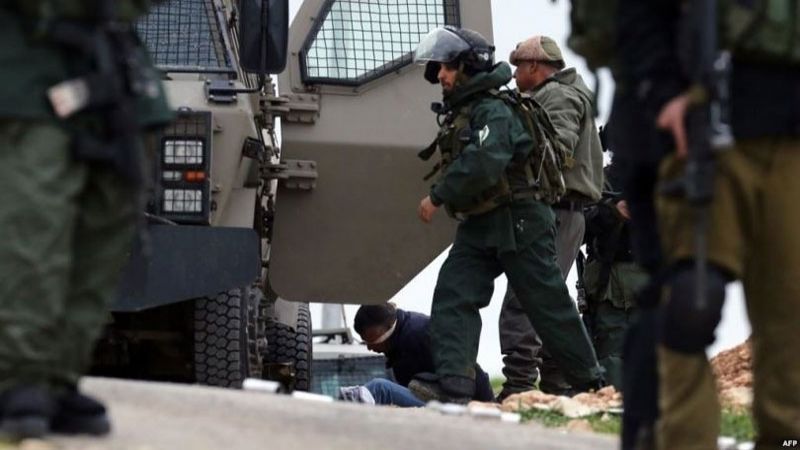 قوات الاحتلال تعتقل مواطنًا فلسطينيًّا من ذوي الاحتياجات الخاصة
