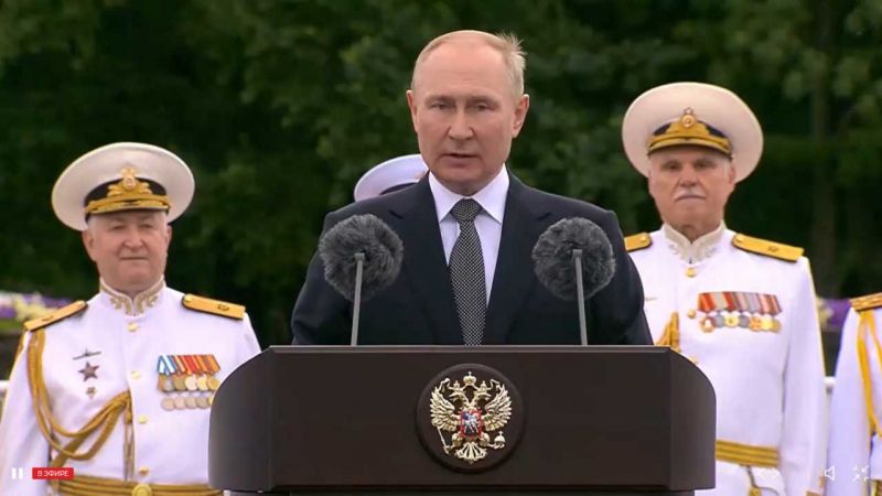 بوتين في يوم الأسطول الحربي الروسي: سنردّ بسرعة خاطفة على كل من يقرر التعدي على حرية بلادنا