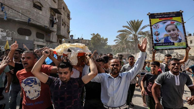 فلسطينيون يشيعون جثمان الشهيدة الطفلة ليان الشاعر 