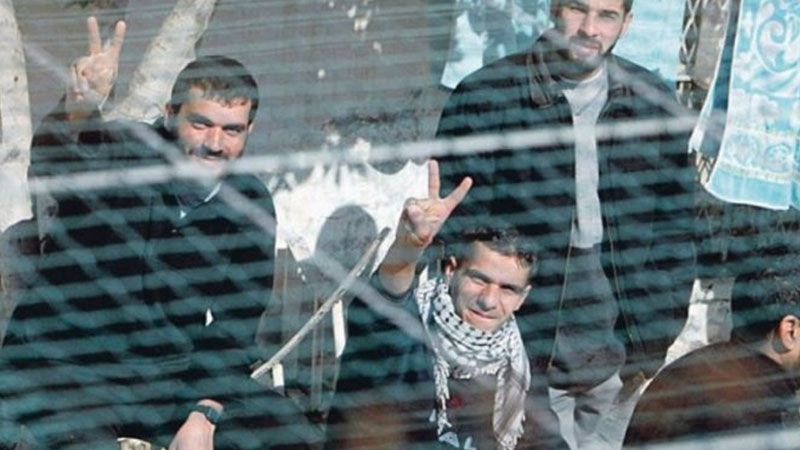 الأسرى الفلسطينيون ينتصرون على السجان الاسرائيلي