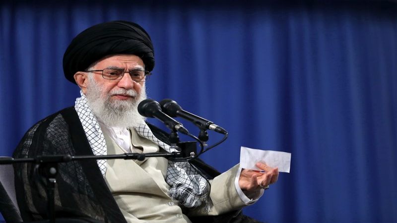 الإمام الخامنئي: فترة الدفاع المقدس أثبت للعالم أجمع أن الشعب الإيراني لن يركع