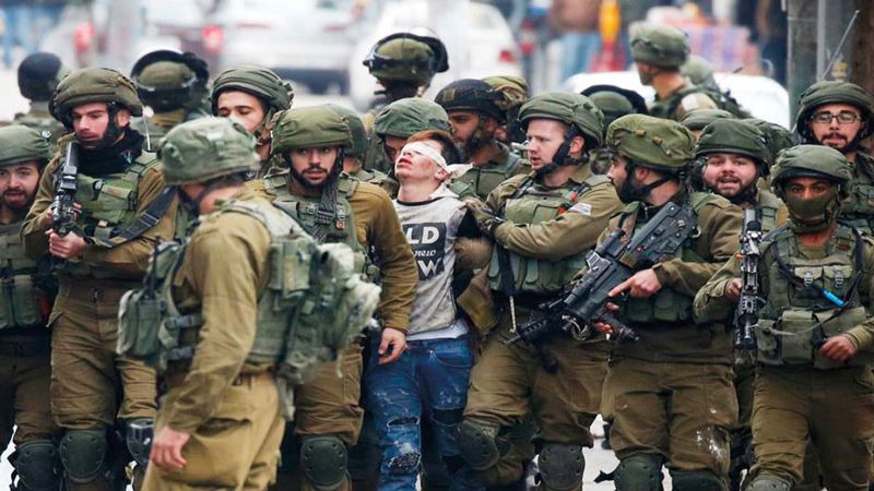 قوات الاحتلال تعتقل طفلاً من المسجد الأقصى وتعتدي عليه