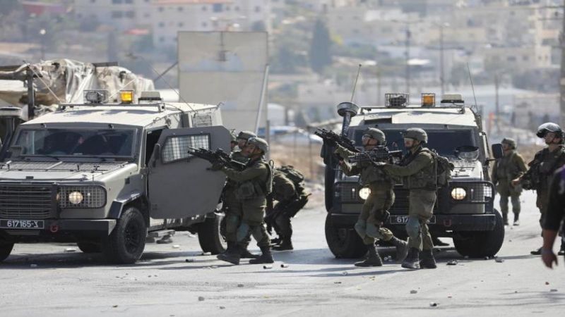 تركوا ينزفون وأطلقت نحوهم 30 رصاصة.. شهيدان فلسطينيان وجريح برصاص العدو قرب رام الله