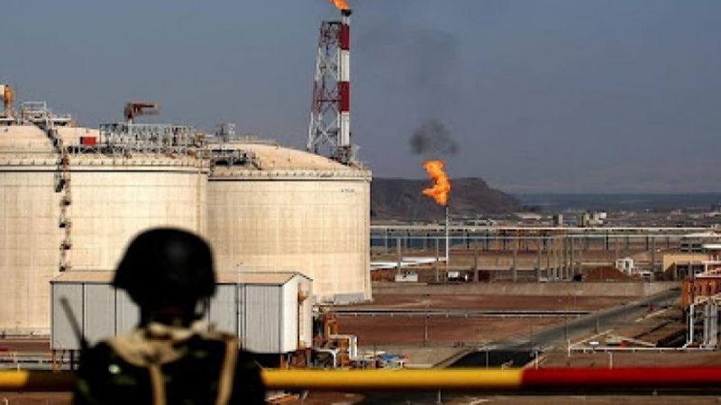 اليمن يحذَّر الكيانات المتورطة في نهب الثروة النفطية: توقفوا حفاظًا على مصالحكم