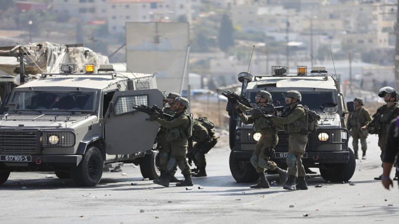 الاحتلال يصيب شابًا بالرصاص ويعتقل طفلًا في رام الله