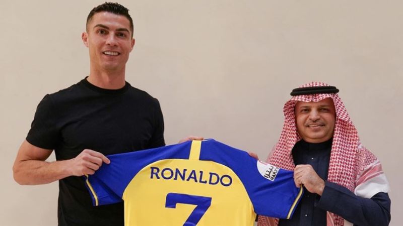 البرتغالي رونالدو رسميًا إلى نادي النصر السعودي