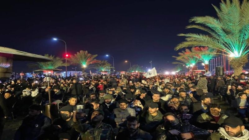 بالصور.. العراقيون يحيون الذكرى الثالثة لاستشهاد قادة النصر