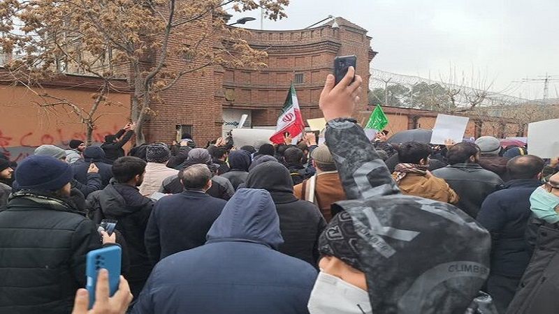 تظاهرة حاشدة في طهران احتجاجًا على إساءات &quot;إيبدو&quot; للمرجعية