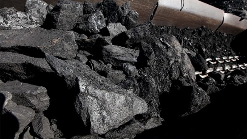 دونيتسك ولوغانسك: مناجم فحم حجري وملح ومخزون تيتانيوم وحديد وليثيوم