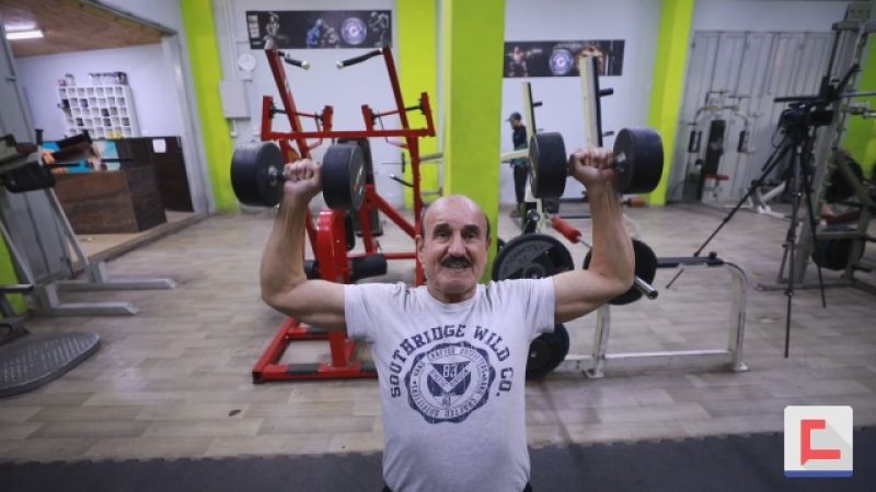 حياة ما بعد الأسر.. فلسطيني مسنّ يمارس رياضة كمال الأجسام
