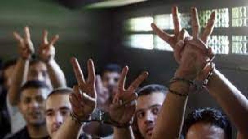 فلسطين: خطوات احتجاجية للأسرى داخل السجون ردًا على عملية القمع الهمجية التي نفذتها قوات الاحتلال