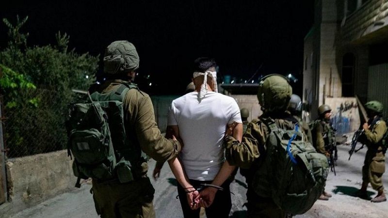 قوات الاحتلال تعتقل أكثر من 20 فلسطينيًا في حملة مداهمات واسعة بالضفة الغربية