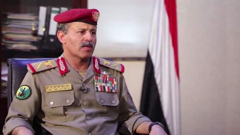 الدفاع اليمنية: إذا لم يجنح العدو للسلام العادل سيسمع العالم مدى استهدافنا لمنشآته