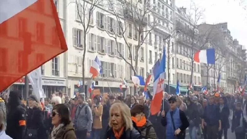 فرنسا تقمع المتظاهرين ضد قانون التقاعد في الشانزليزيه والكونكورد