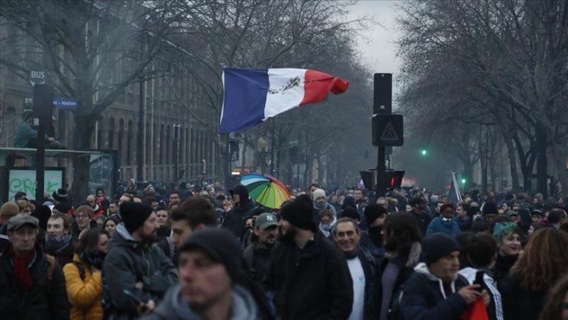 مواجهات بين الشرطة الفرنسية ومتظاهرين محتجين على تعديل نظام التقاعد