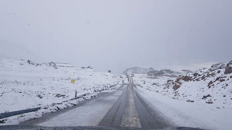 لبنان: الثلوج تغطي مرتفعات الضنية