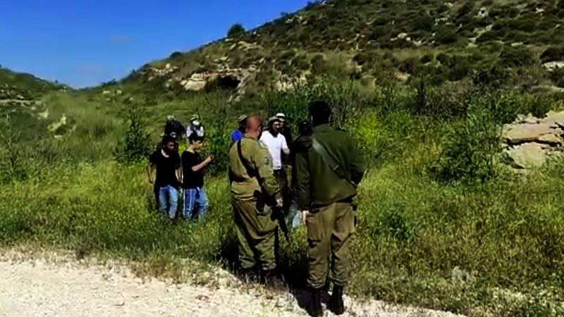 بالقوة.. مستوطنون يستولون على أراضي الفلسطينيين جنوب نابلس