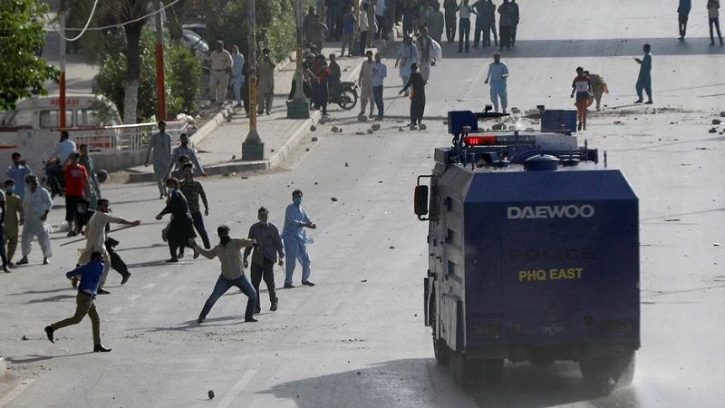 باكستان: تظاهرات ومواجهات عنيفة احتجاجًا على اعتقال عمران خان