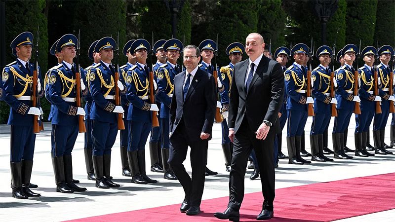 للمرة الأولى منذ 14 عامًا: رئيس كيان العدو يزور أذربيجان