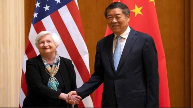 بالفيديو.. ماذا فعلت وزيرة الخزانة الأمريكية أمام نظيرها الصيني!