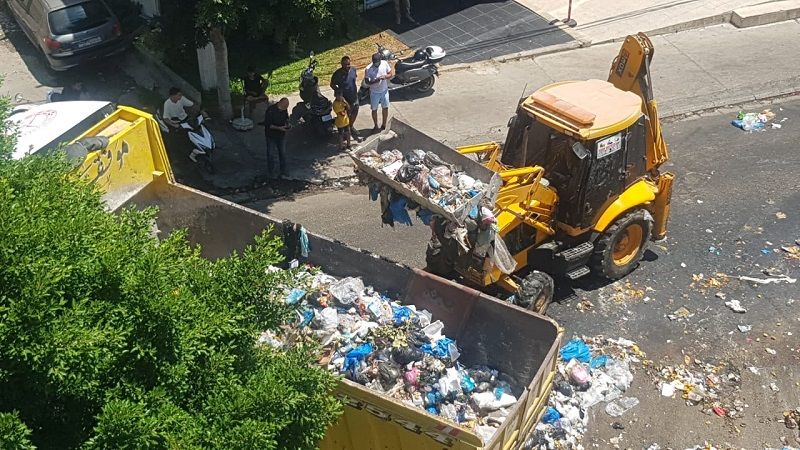 حزب الله يُبادر لإزالة النفايات في الهلالية شرق صيدا