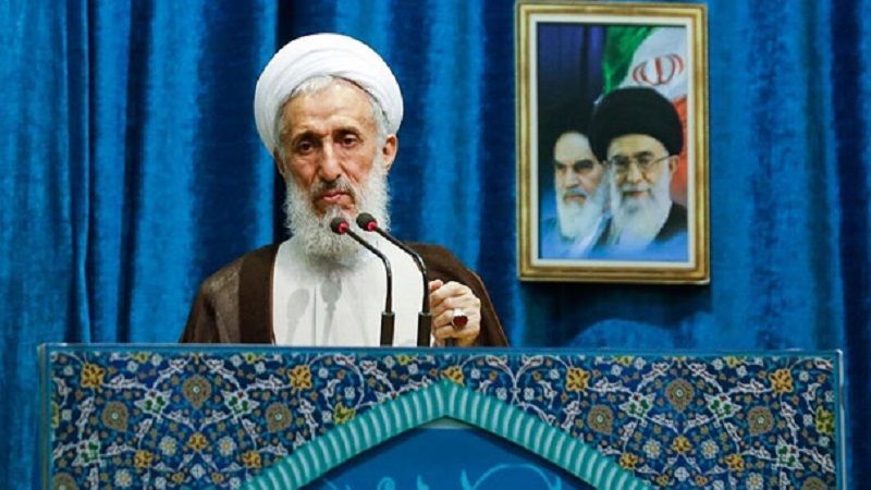 خطيب جمعة طهران: على الشباب المسلم وضع خطط لمنع جرائم المس بالقرآن