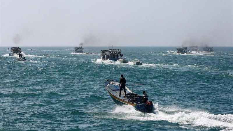 فلسطين: زوارق العدو تفتح نيران أسلحتها الرشاشة نحو مراكب الصيادين في بحر غزة