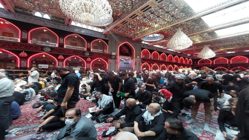 بالفيديو والصور: العتبة العباسية في كربلاء تعجُّ بحشود المعزّين