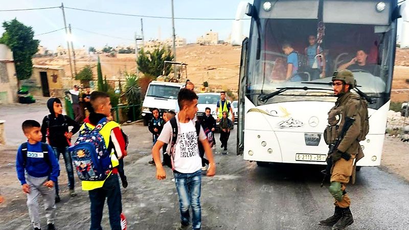 الاحتلال يعيق وصول المعلمين والطلبة إلى المدارس في الخليل