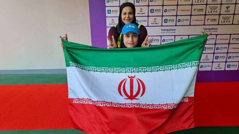رياضية إيرانية تهدي ميداليتها الذهبية في دورة الألعاب الآسيوية إلى شهداء غزة