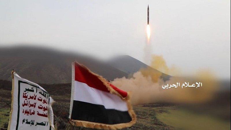 القوات المسلحة اليمنيّة: إطلاق دفعة من الصواريخ على أهداف عسكرية صهيونية في &quot;أم الرشراش&quot;