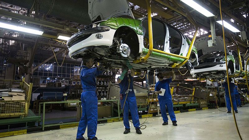 بالرغم من العقوبات الأميركية.. إنتاج السيارات في إيران ازداد بنسبة 20 بالمئة&nbsp;