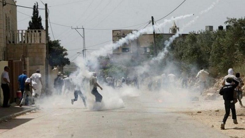  فلسطين المحتلة: اندلاع مواجهات بين الشبان وقوات الاحتلال في حي واد الجوز بالقدس المحتلة