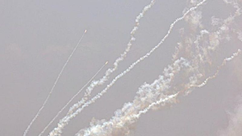إعلام العدو: إطلاق الصواريخ وقذائف الهاون من غزة لا يتوقف باتجاه مستوطنات غلاف غزة