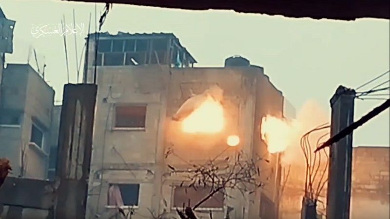 فيديو: مشاهد من استهداف جنود العدو وتدمير آلياته المتوغلة في محاور مدينة غزة