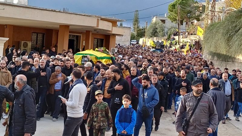 بالصور: حزب الله يشيع الشهيد على طريق القدس عباس جمول في بلدة دير الزهراني