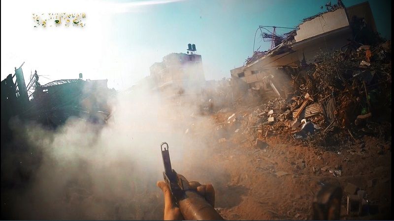بالفيديو: مشاهد من التحام كتائب القسام مع جنود العدو وآلياته في مخيم البريج وسط قطاع غزة