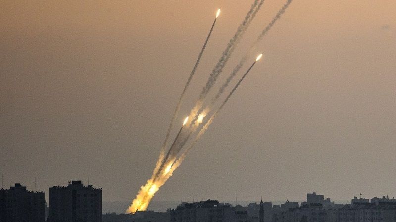  فلسطين المحتلة: سرايا القدس تقصف تجمعات لجنود العدو في محور "نتساريم" برشقة صاروخية 