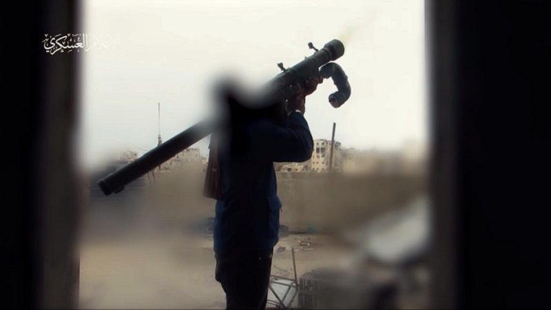 بالفيديو: كتائب القسام بالاشتراك وكتائب المجاهدين تستهدفان طائرات العدو بصواريخ &quot;سام 7&quot; في أجواء مدينة غزة