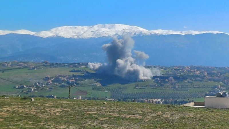 الطيران الحربي المعادي يشن غارة عنيفة استهدفت حي جبلة في مدينة الخيام