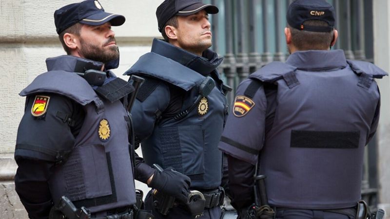 الشرطة الإسبانية توقف مالك شركة بتهمة تصدير معدات عسكرية بشكل غير قانوني إلى السعودية