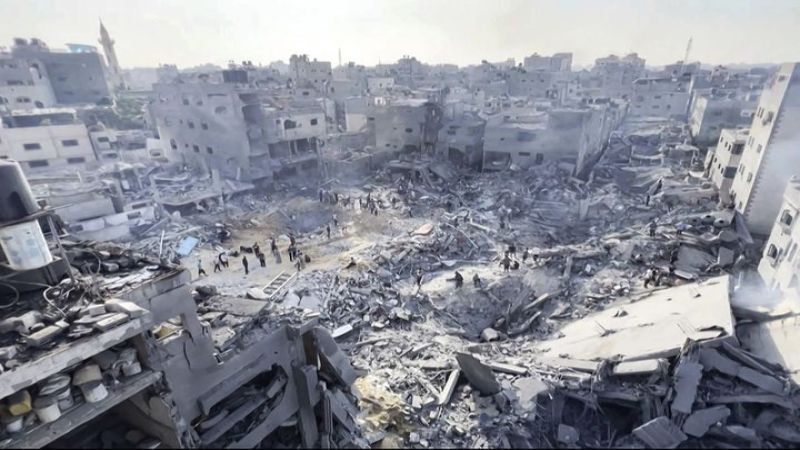 فلسطين المحتلة: إصابة 3 مواطنين جراء استهداف الاحتلال منزلًا في مخيم المغازي وسط قطاع غزّة