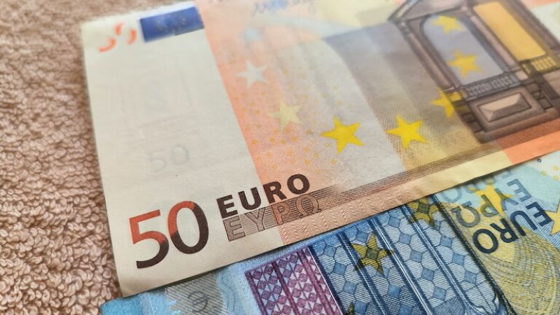 تراجع اليورو أمام الروبل إلى أدنى مستوى في 3 أسابيع