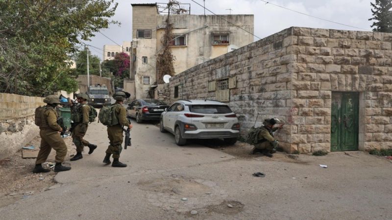 فلسطين: الاحتلال اقتحم منزل عائلة الشهيد فادي جمجوم في الخليل وأخذ قياساته تمهيدًا لهدمه