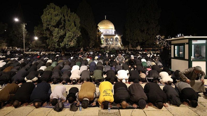 فلسطين المحتلة: 55 ألفًا أدوا صلاة العشاء في المسجد الأقصى المبارك