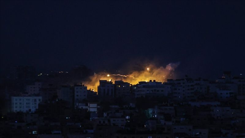 فلسطين المحتلة| طيران الاحتلال يشن غارة على دير البلح وسط قطاع غزّة