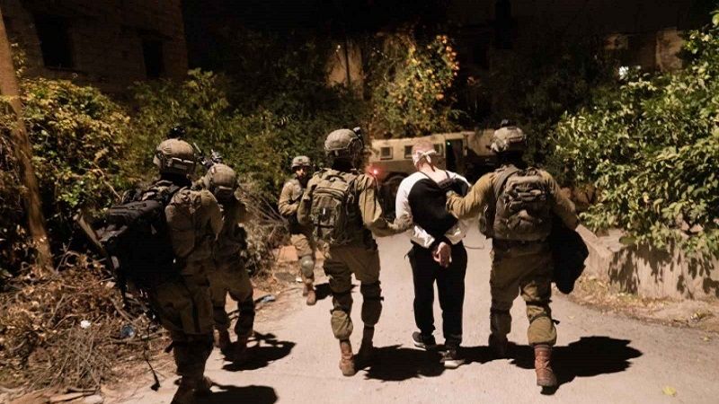 فلسطين المحتلة: قوات الاحتلال تشن حملة اعتقالات واسعة في مخيم الجلزون شمال رام الله