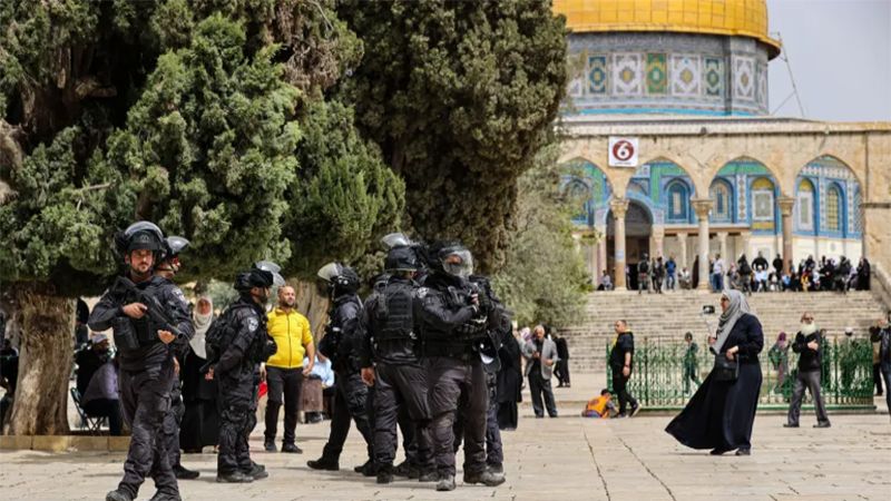 فلسطين: شرطة الاحتلال تعتقل عددًا من الشبان بالقرب من البائكة الجنوبية في المسجد الأقصى بالقدس المحتلة