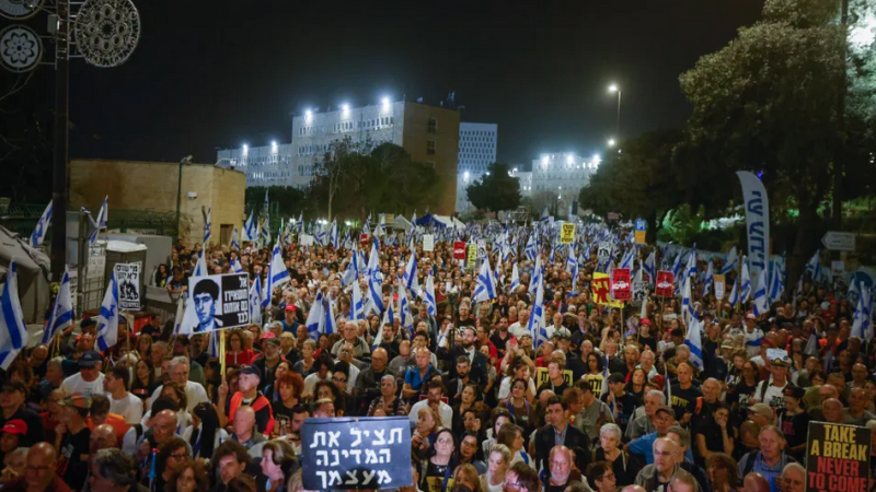 آلاف الصهاينة يحتجّون على سياسة نتنياهو أمام الكنيست