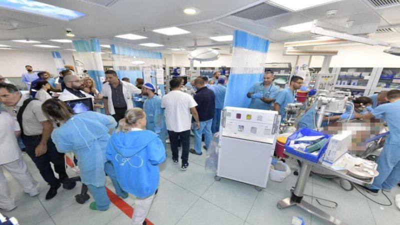 بالصورة: هكذا بدت غرفة الطورائ في مركز الجليل الطبي بعد وصول الإصابات جراء العملية التي قام بها حزب الله في "عرب العرامشة"